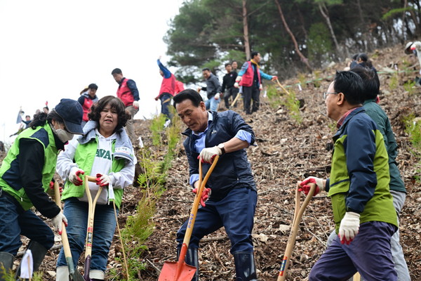 시민과 함께 심는 숲의 가치…논산 벌곡면 식목일 행사 성료