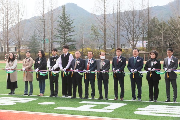 배움과 건강이 함께 자란다…건양중·고, 인조잔디 운동장 새 단장